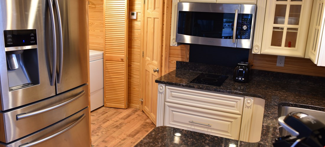 Kitchen in Deluxe Cabin 300